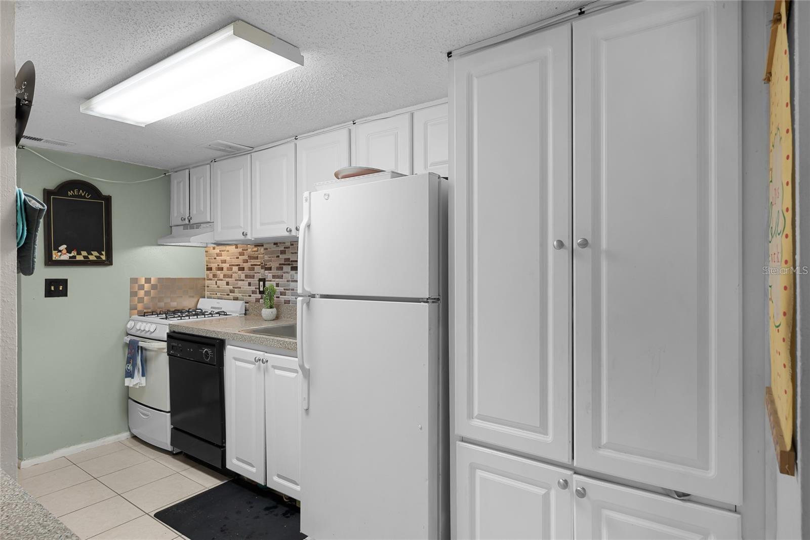 Image 10 of 23 For 120 Blue Pointe Way 340