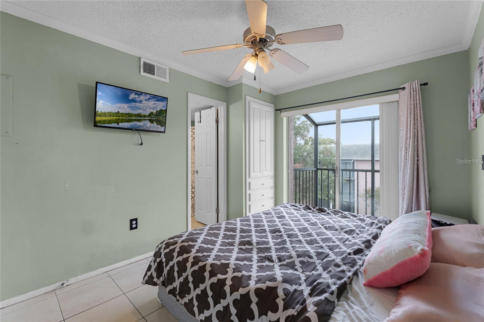 Image 12 of 23 For 120 Blue Pointe Way 340