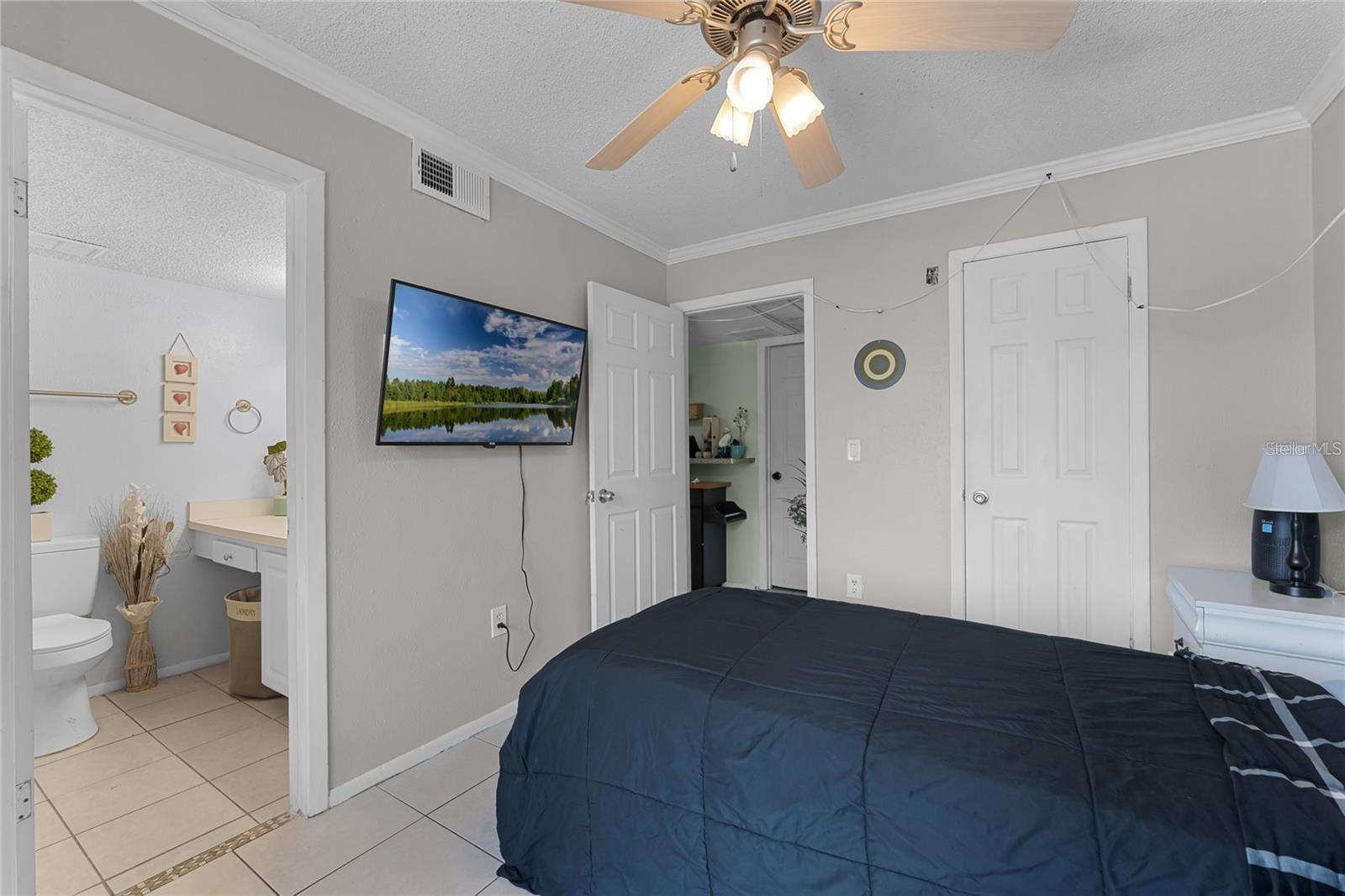 Image 14 of 23 For 120 Blue Pointe Way 340