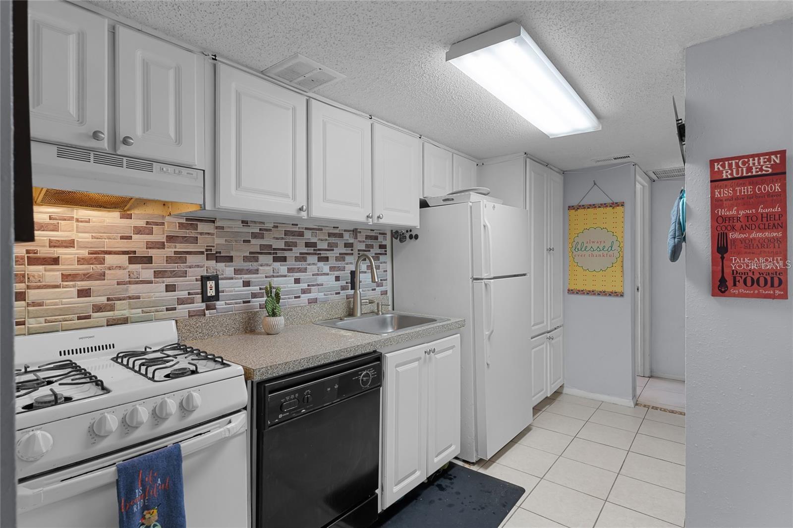 Image 9 of 23 For 120 Blue Pointe Way 340