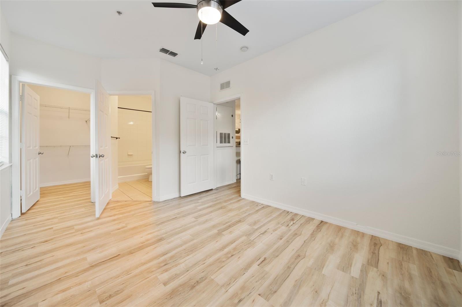 Image 20 of 29 For 8225 Claire Ann Drive 101