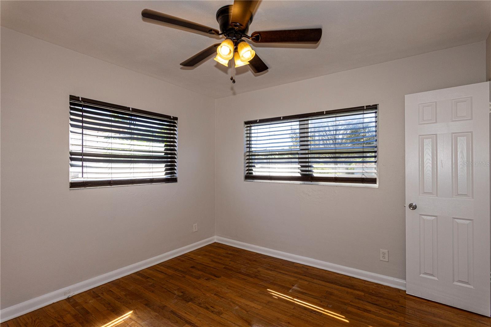 Image 12 of 20 For 776 Carew Avenue