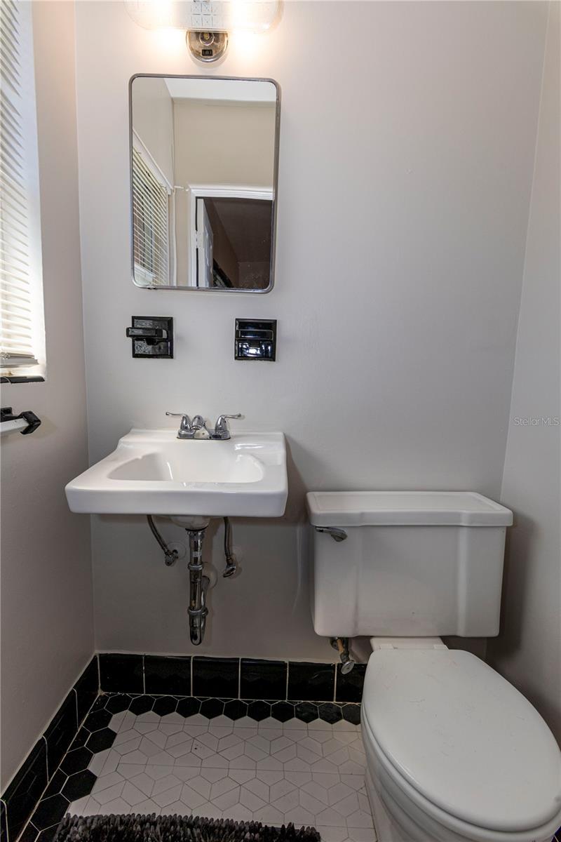 Image 15 of 20 For 776 Carew Avenue