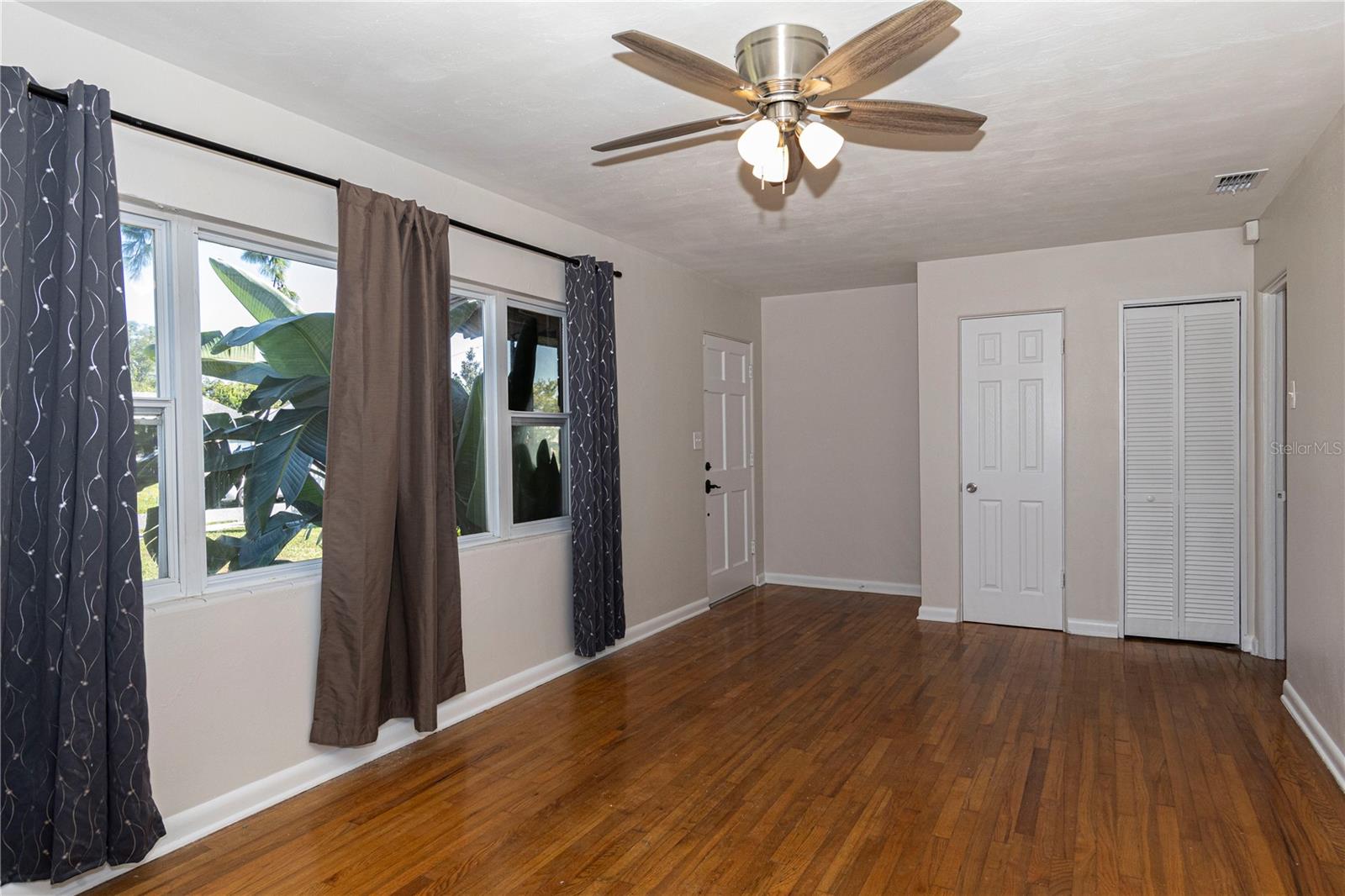 Image 6 of 20 For 776 Carew Avenue