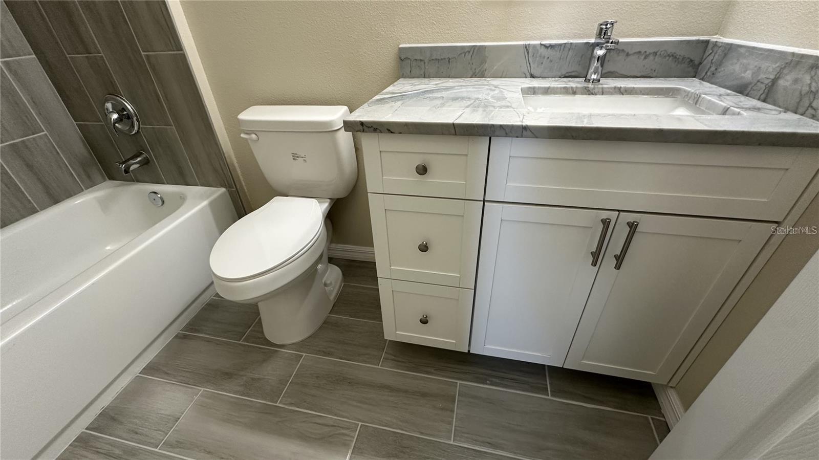 Image 17 of 19 For 615 Lake Shore Parkway