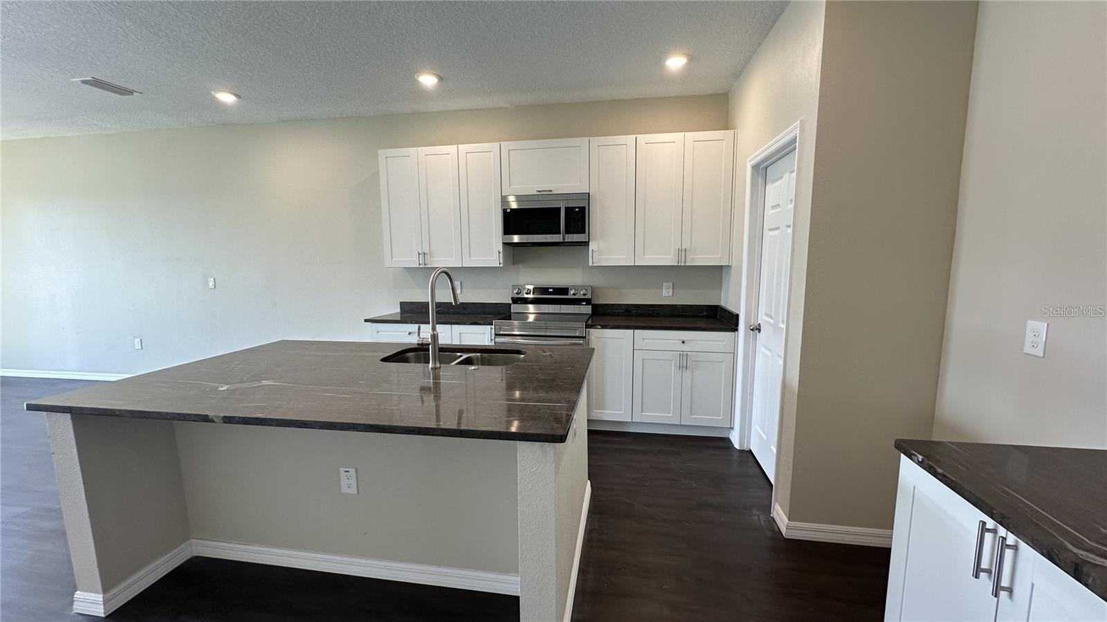 Image 4 of 19 For 615 Lake Shore Parkway