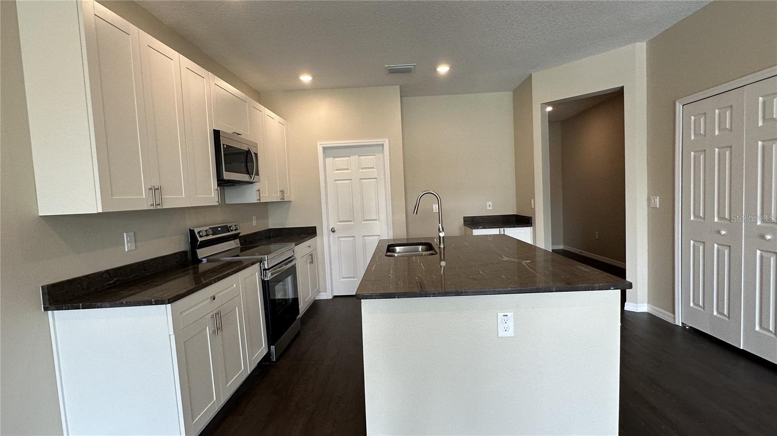 Image 6 of 19 For 615 Lake Shore Parkway