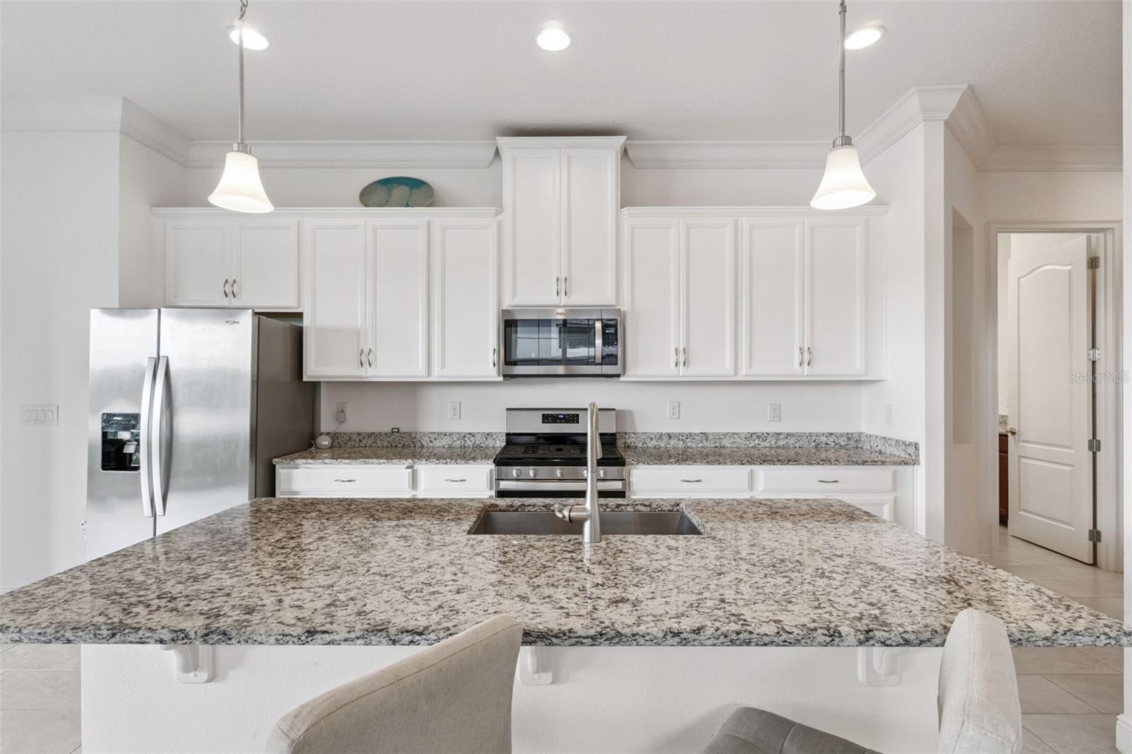 Image 2 of 43 For 2516 Yellow Brick Road