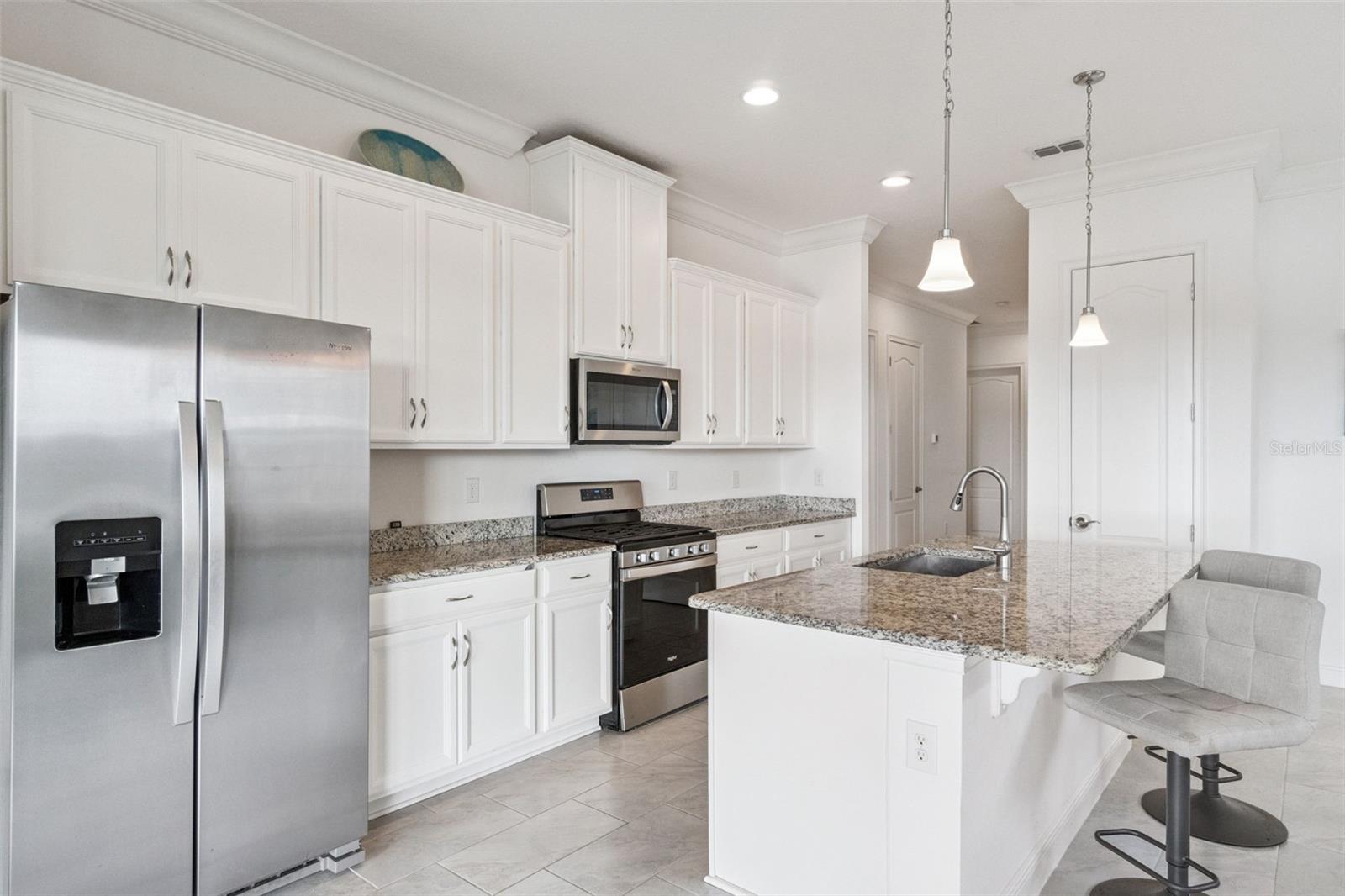 Image 3 of 43 For 2516 Yellow Brick Road