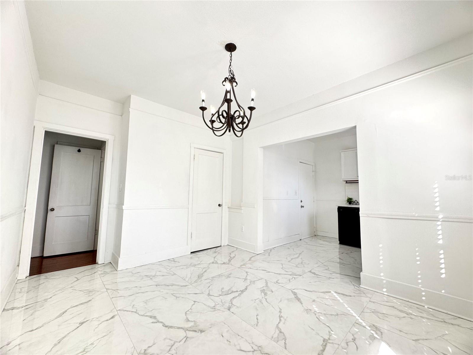 Image 5 of 13 For 515 Pine Street 6