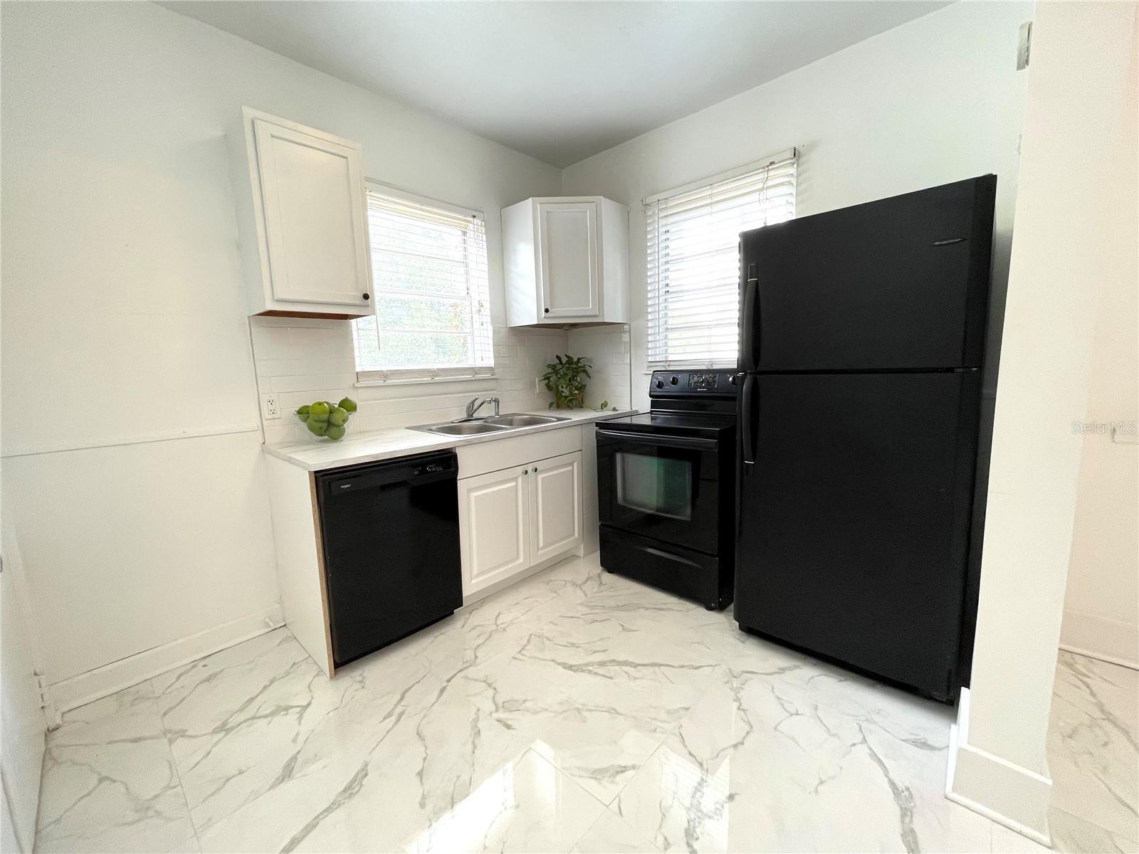 Image 6 of 13 For 515 Pine Street 6