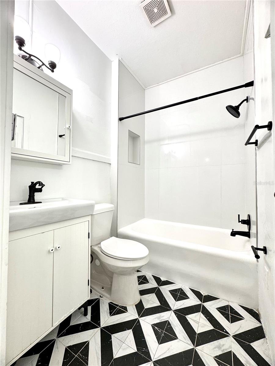 Image 9 of 13 For 515 Pine Street 6