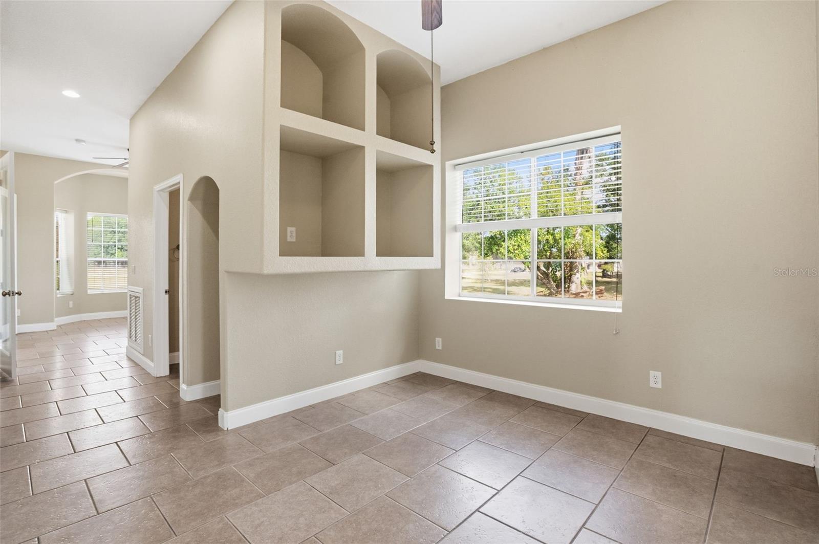 Image 17 of 44 For 23720 Hideout Trail