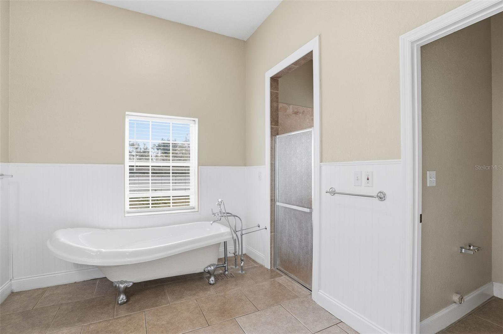 Image 28 of 44 For 23720 Hideout Trail