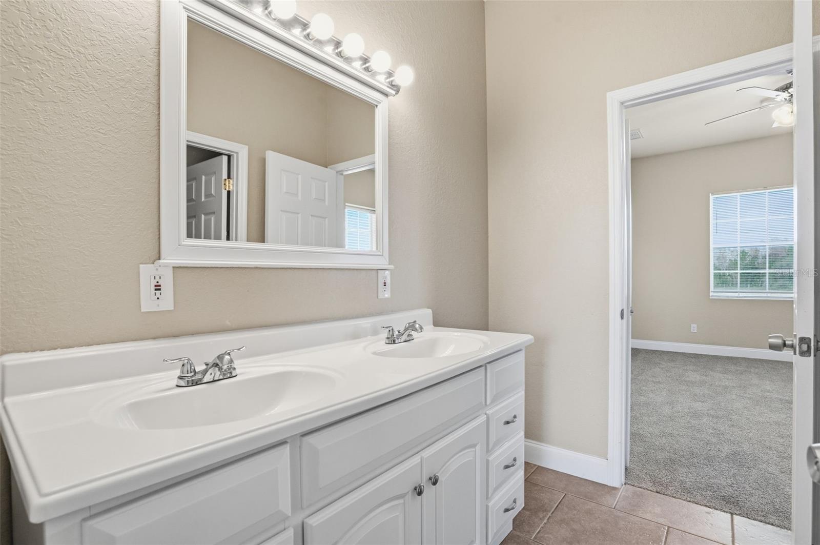 Image 30 of 44 For 23720 Hideout Trail