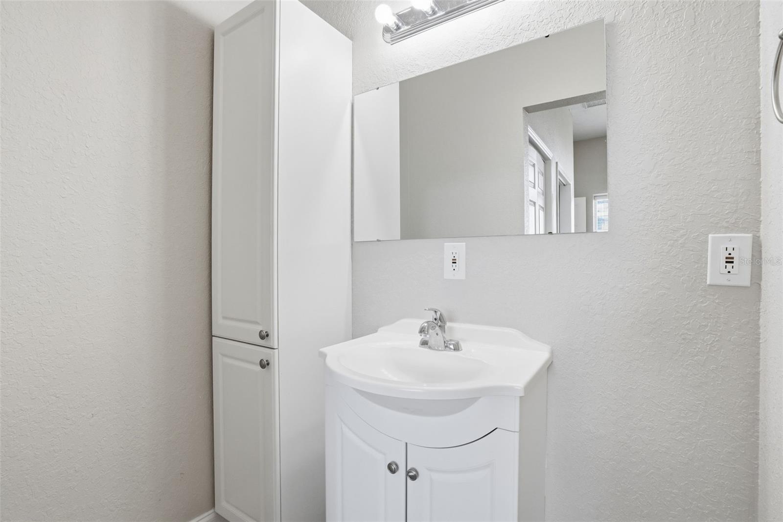 Image 32 of 44 For 23720 Hideout Trail