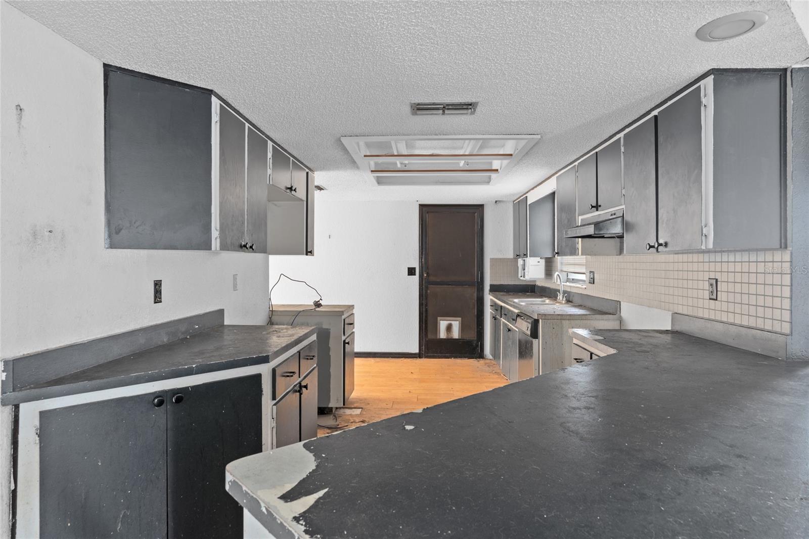 Image 14 of 36 For 6426 July Avenue