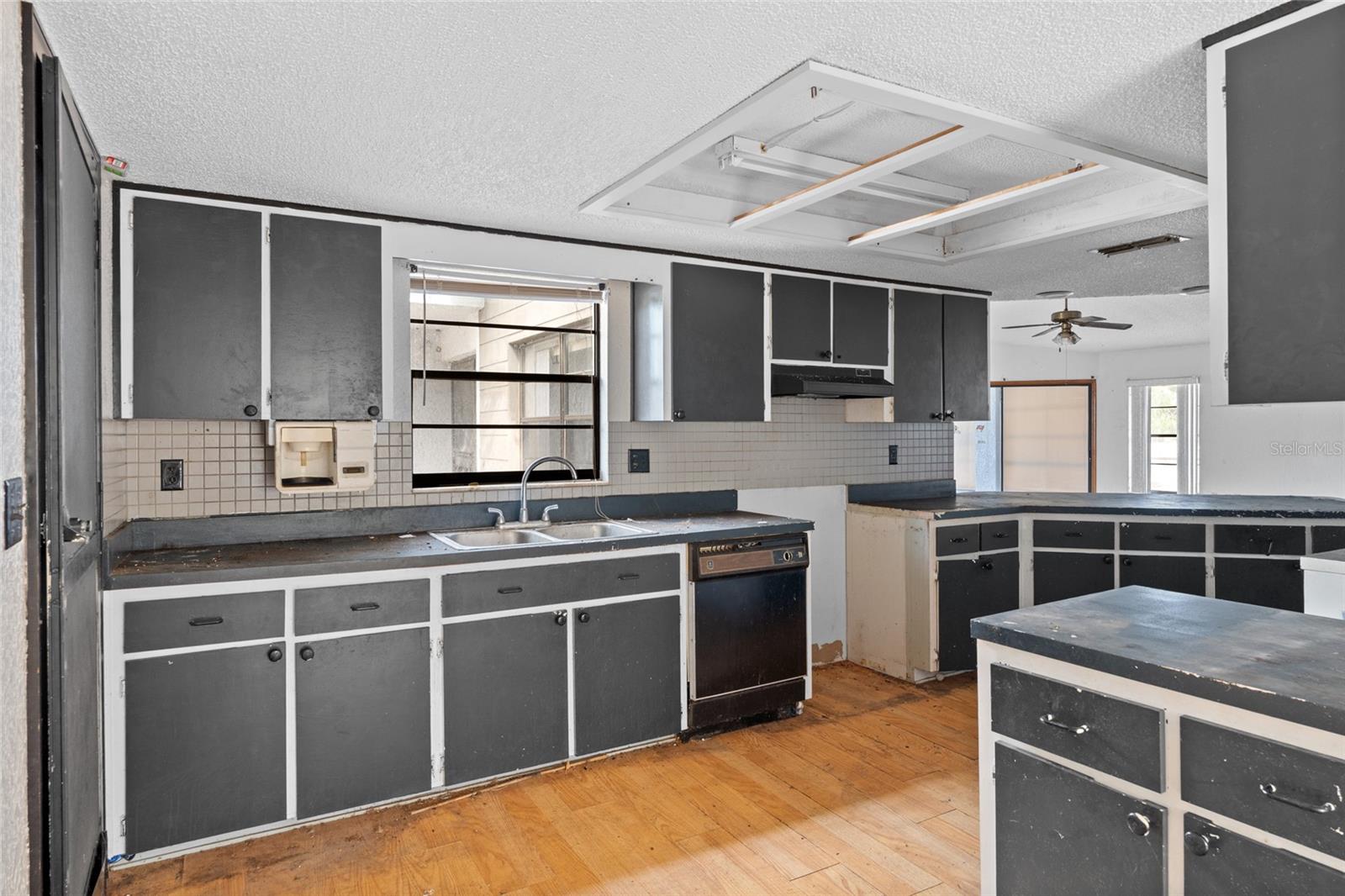 Image 15 of 36 For 6426 July Avenue