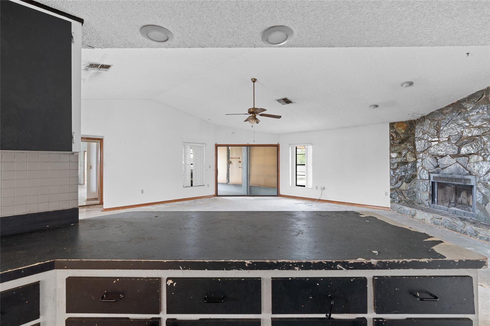 Image 16 of 36 For 6426 July Avenue