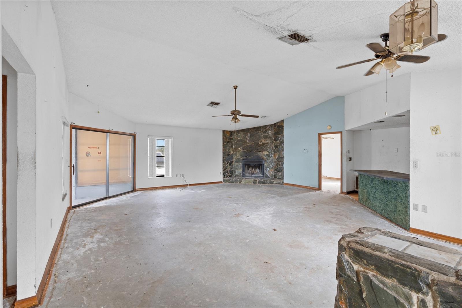 Image 18 of 36 For 6426 July Avenue