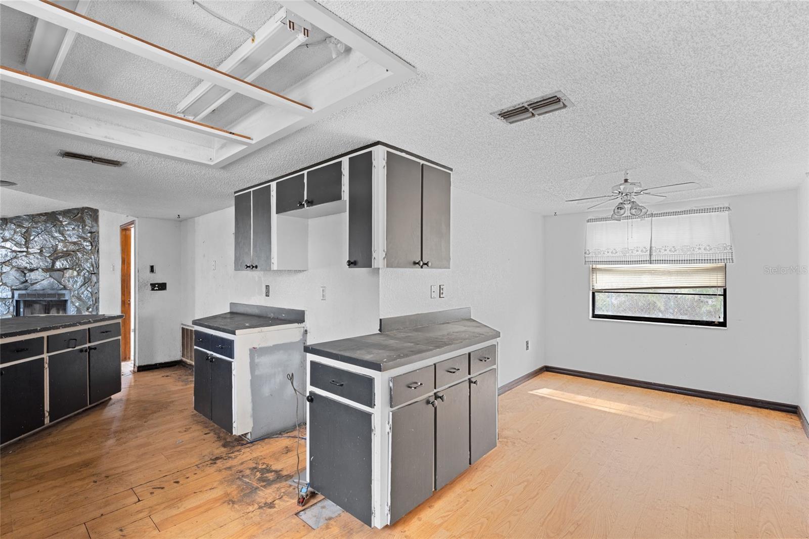 Image 20 of 36 For 6426 July Avenue