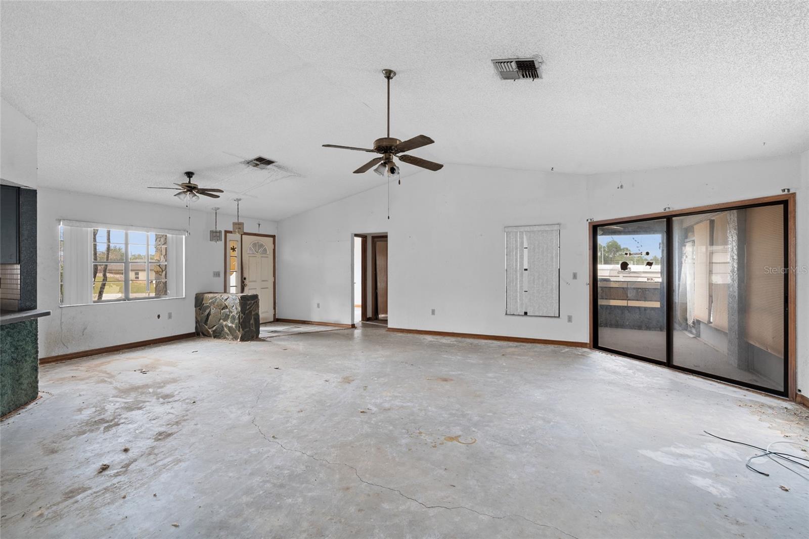 Image 21 of 36 For 6426 July Avenue