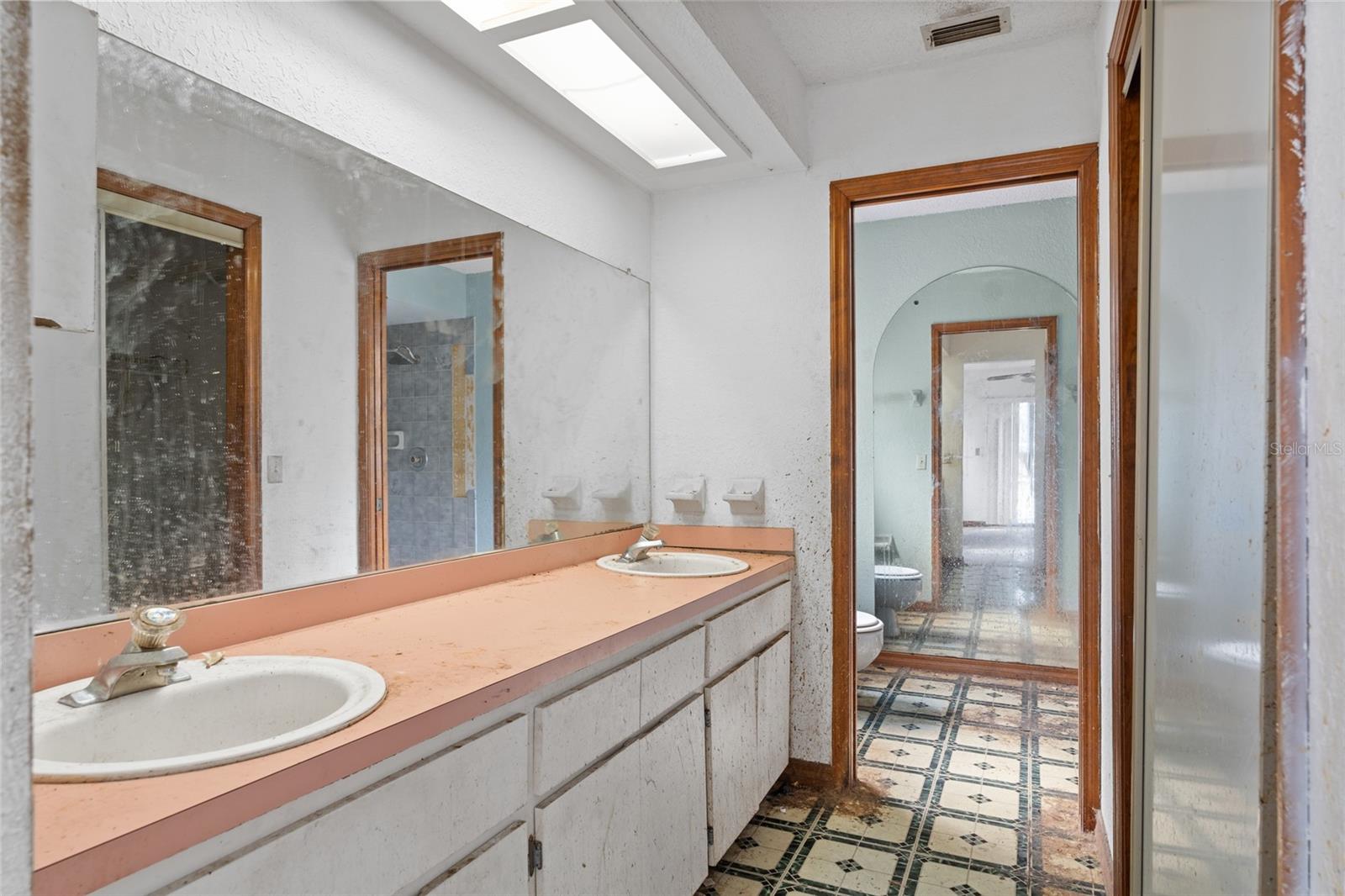 Image 28 of 36 For 6426 July Avenue