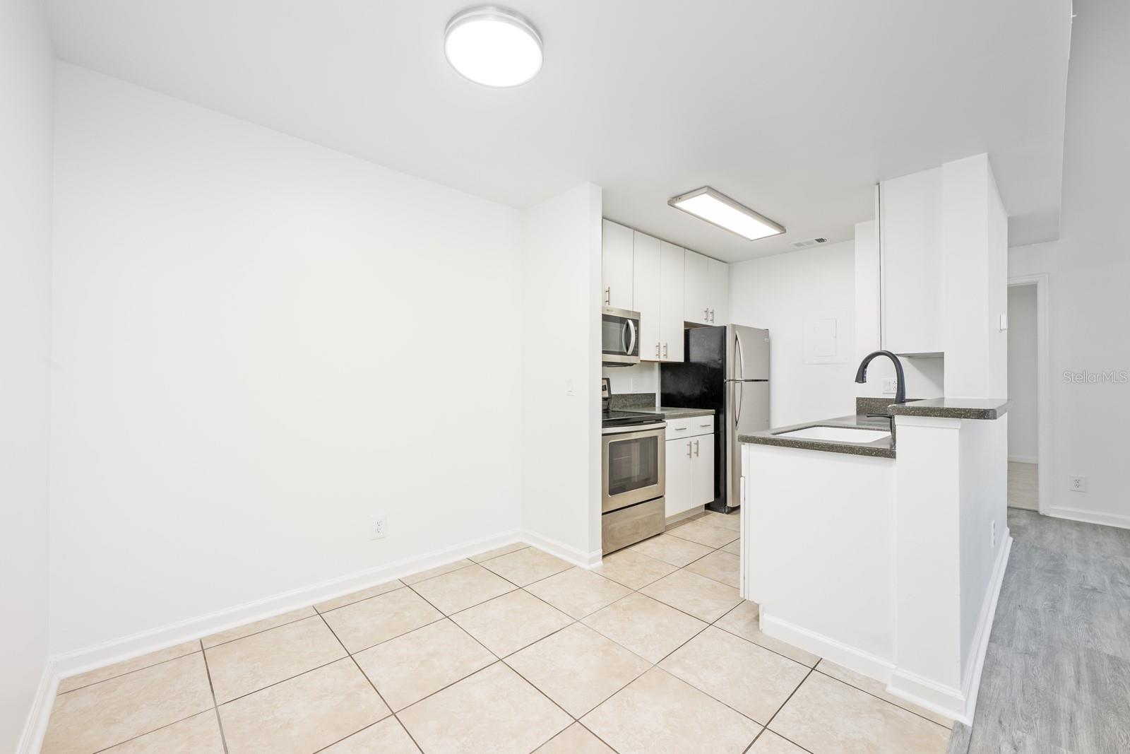 Image 10 of 30 For 6028 Westgate Drive 203