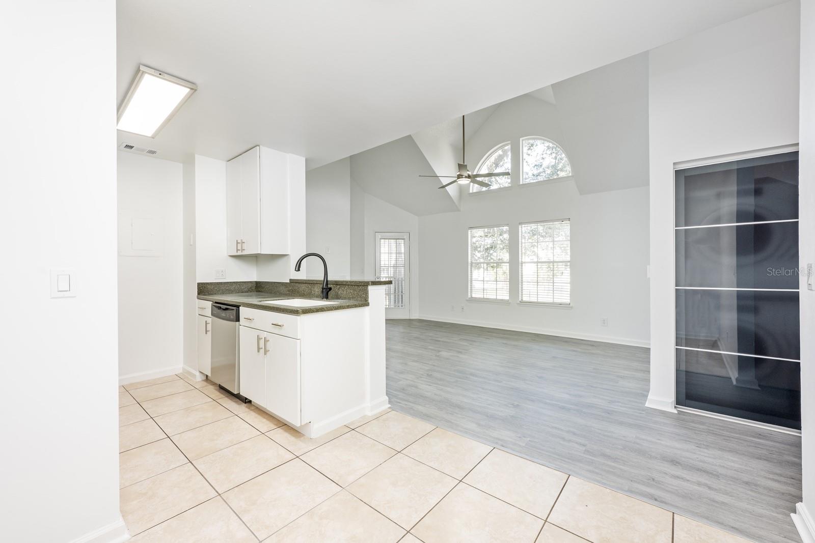 Image 11 of 30 For 6028 Westgate Drive 203