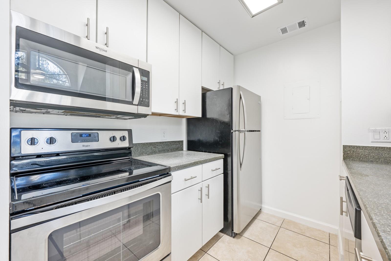 Image 12 of 30 For 6028 Westgate Drive 203