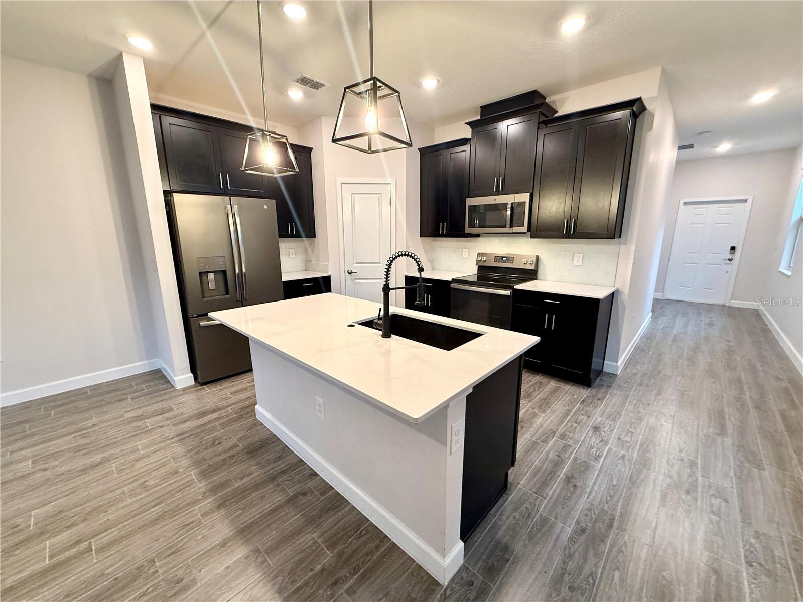 Image 3 of 16 For 1421 Happy Bird Lane