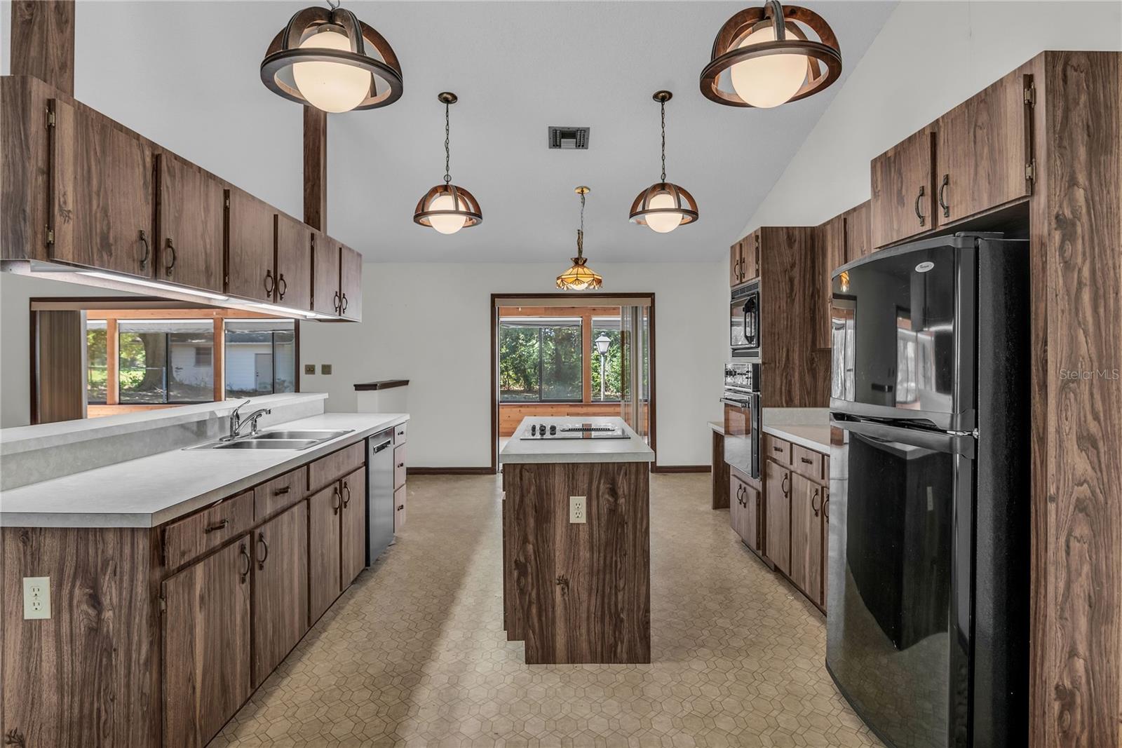 Image 10 of 32 For 624 Hull Island Drive