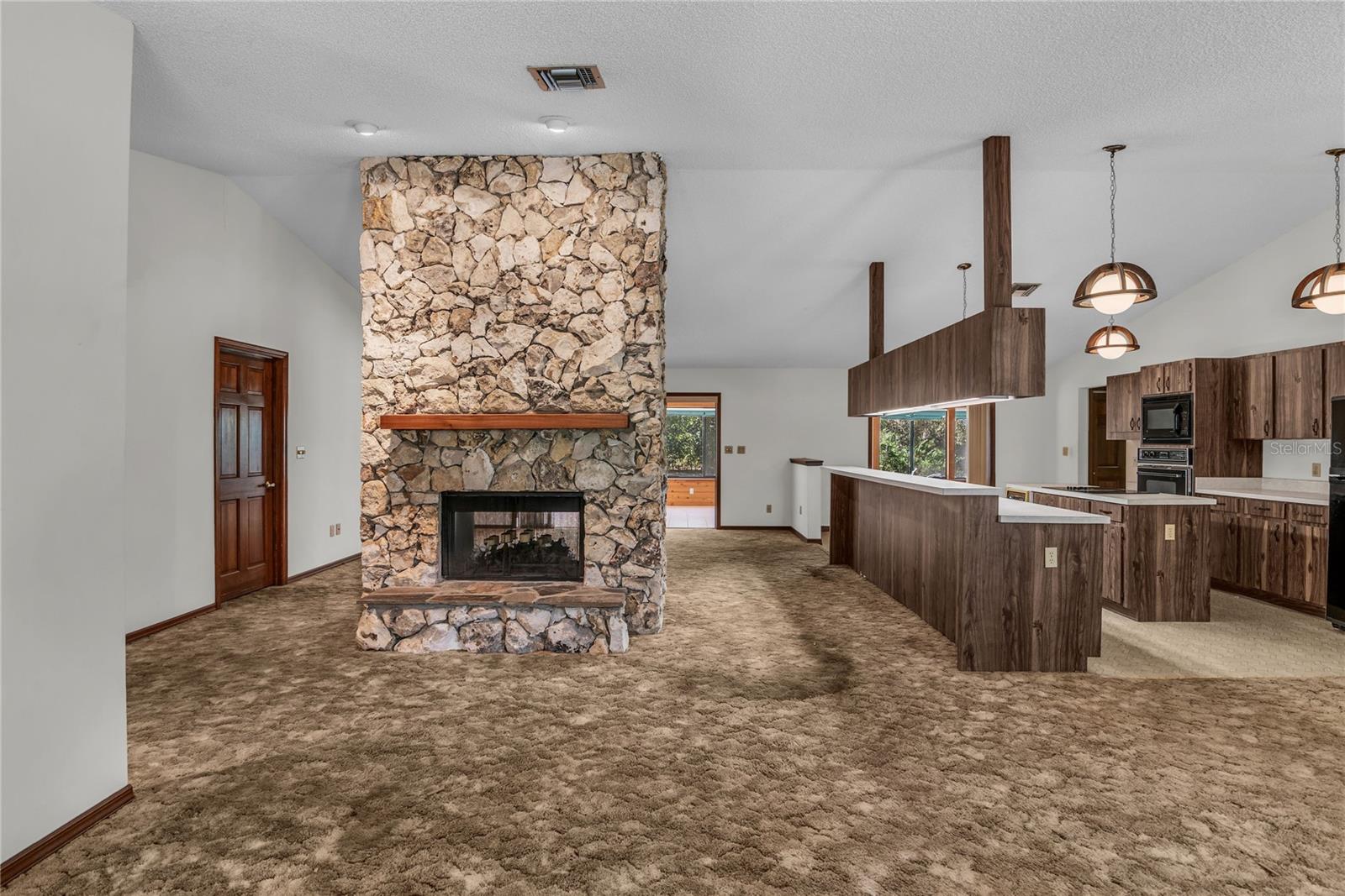 Image 7 of 32 For 624 Hull Island Drive