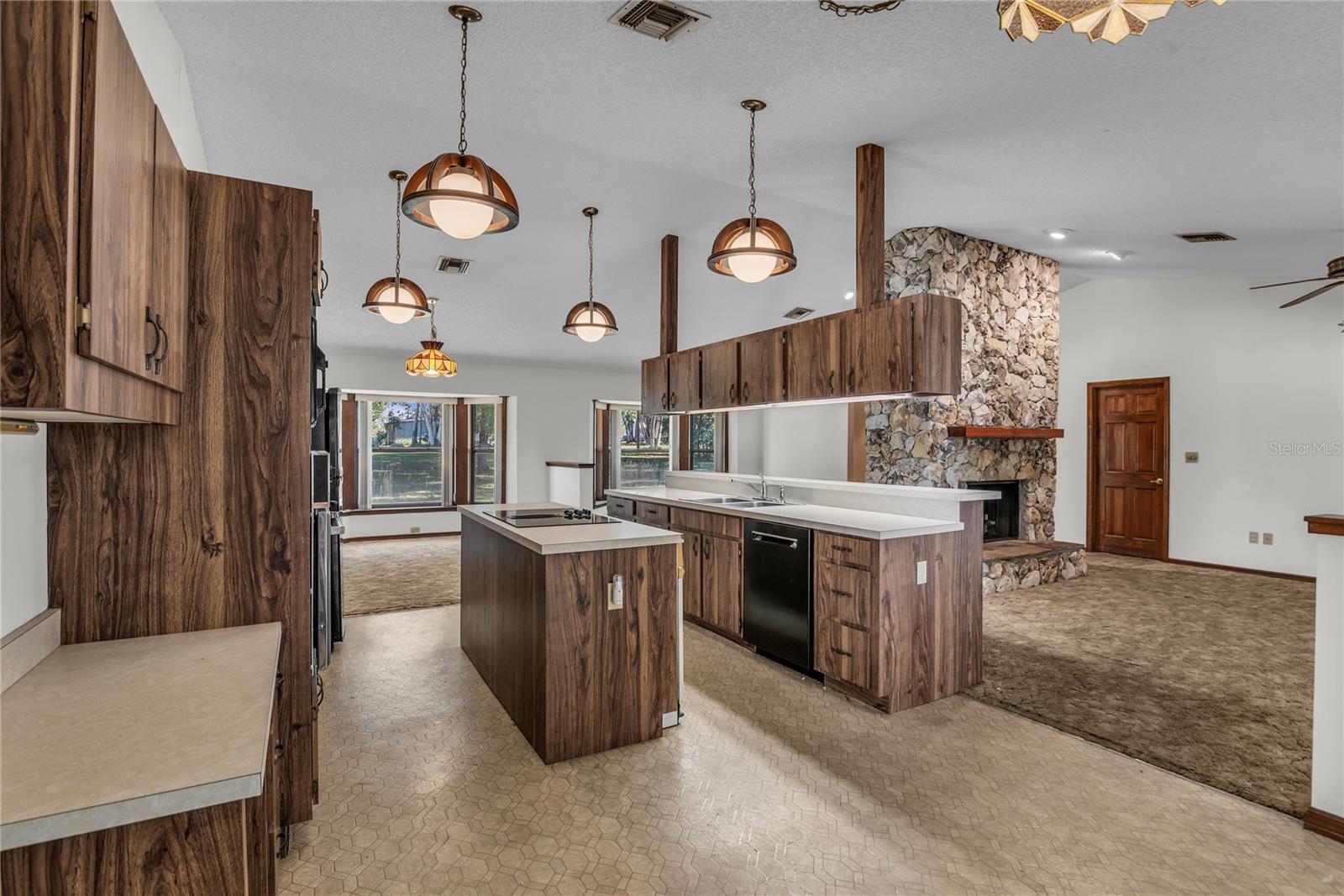 Image 8 of 32 For 624 Hull Island Drive