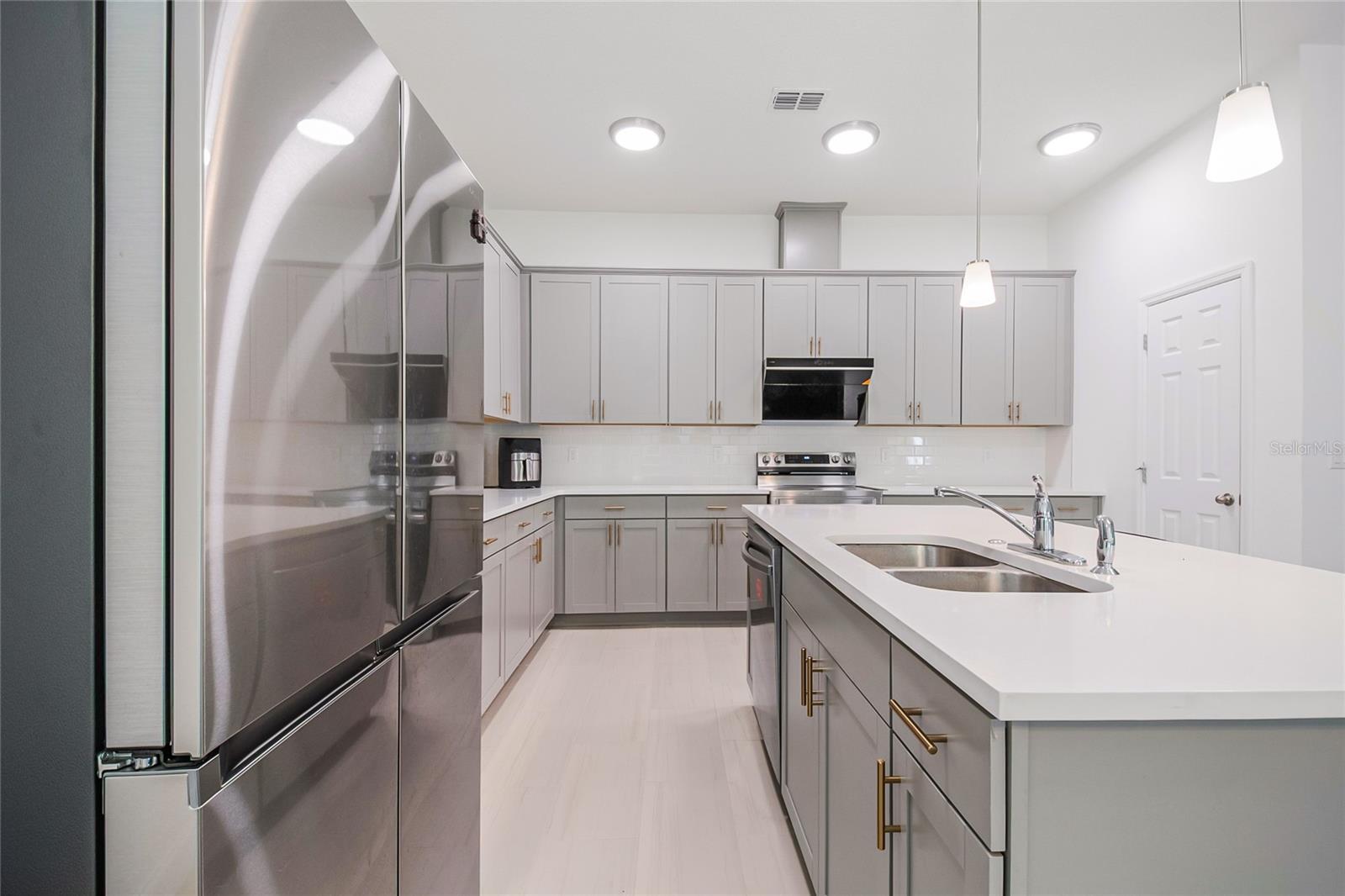 Image 16 of 55 For 827 Dennis Avenue