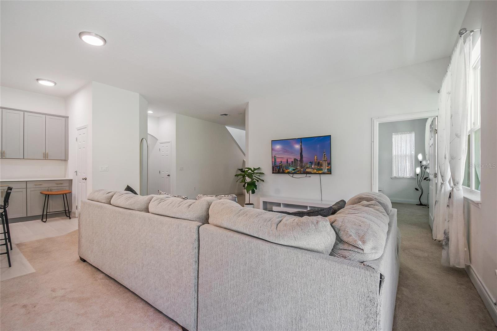 Image 21 of 55 For 827 Dennis Avenue