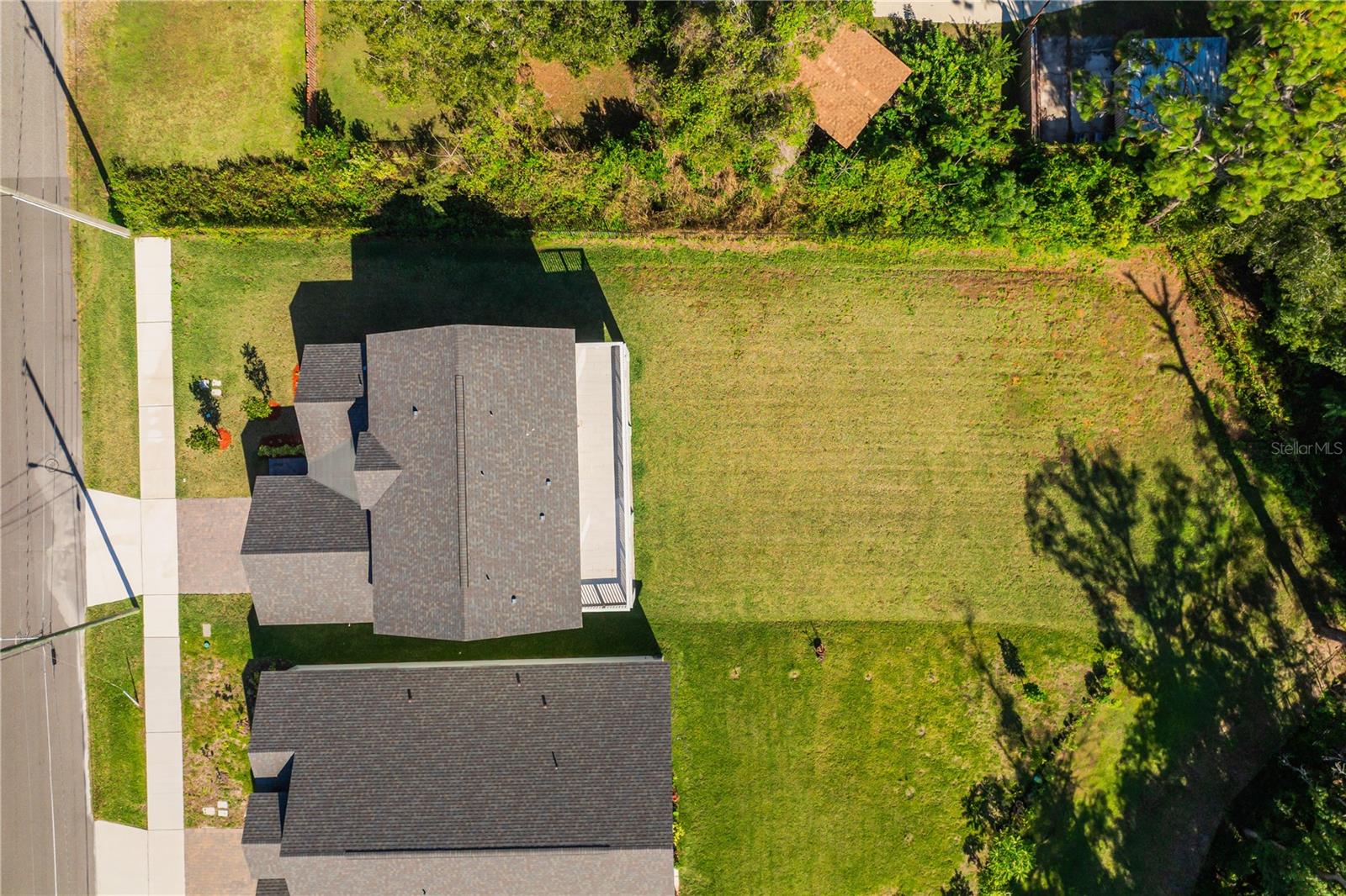 Image 4 of 55 For 827 Dennis Avenue