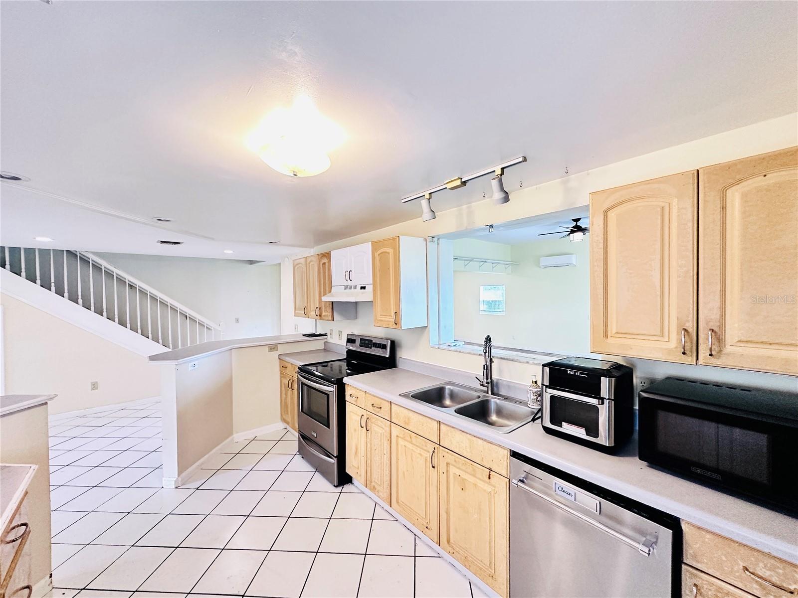 Image 17 of 72 For 2323 Goodman Road