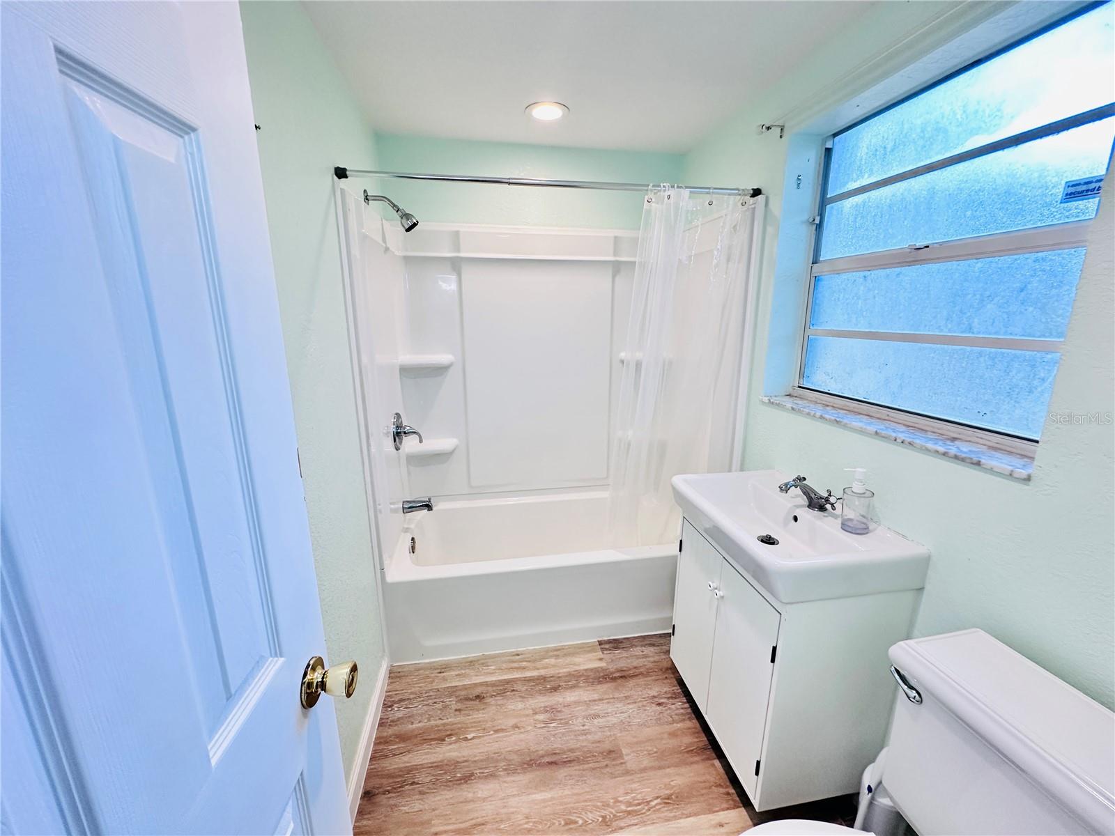 Image 18 of 72 For 2323 Goodman Road