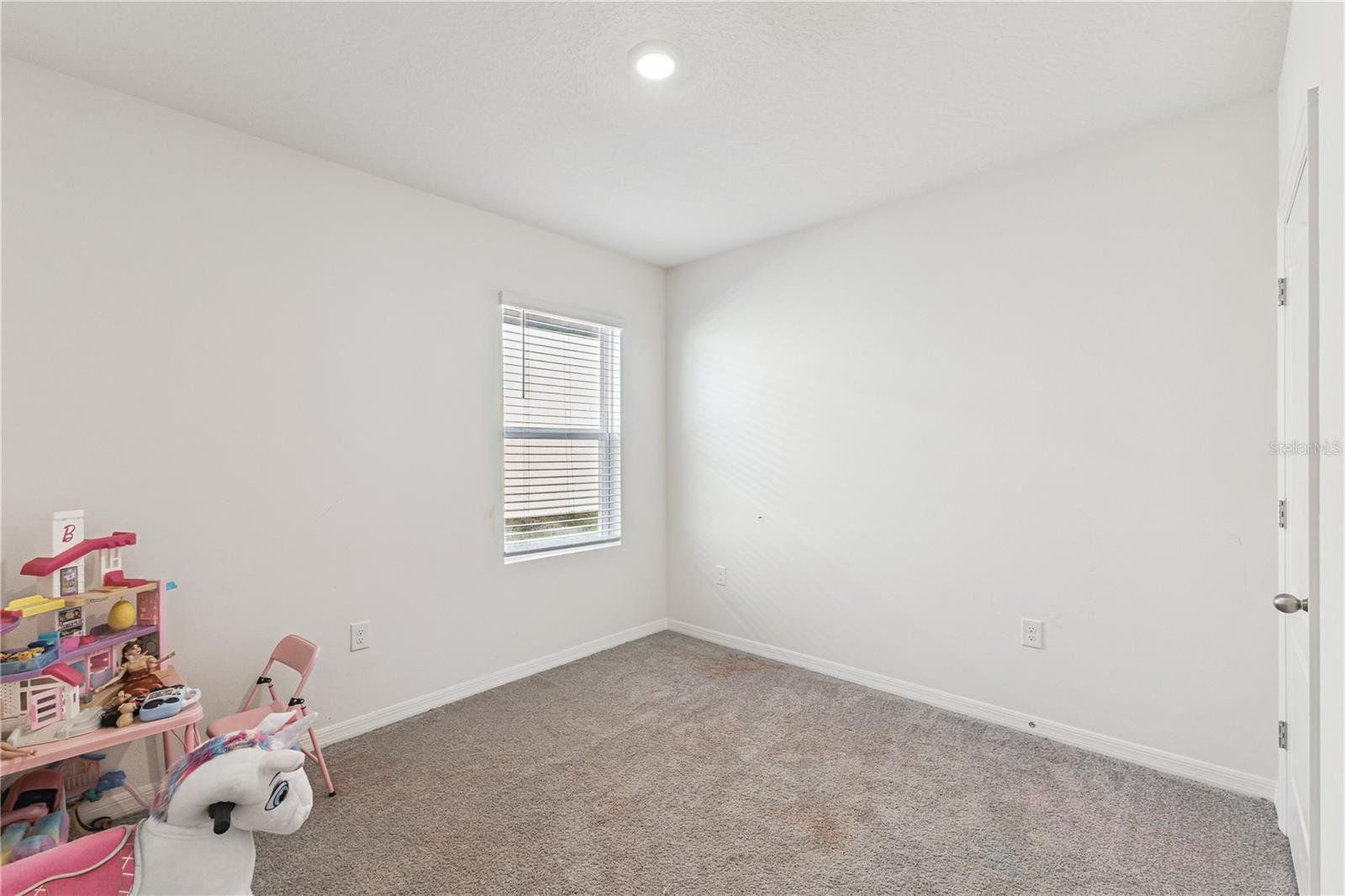 Image 15 of 47 For 462 Baroness Way