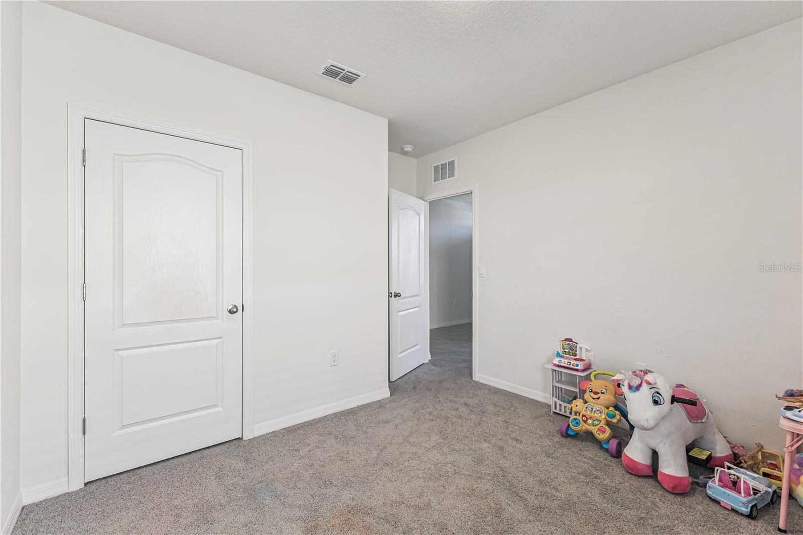 Image 16 of 47 For 462 Baroness Way