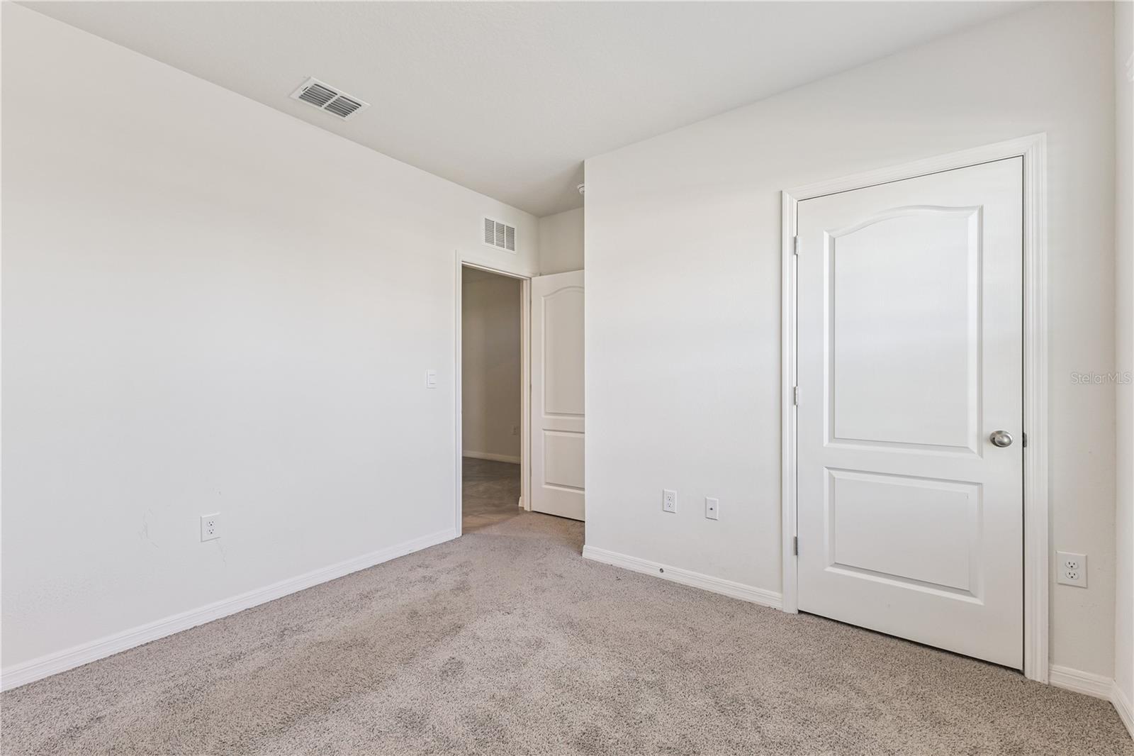 Image 17 of 47 For 462 Baroness Way