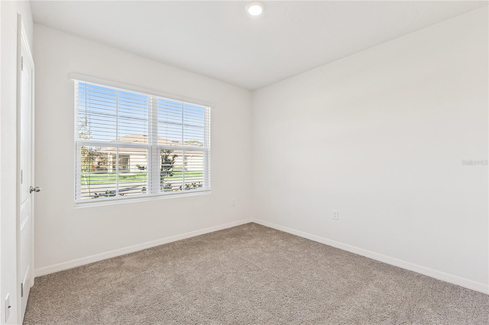 Image 18 of 47 For 462 Baroness Way