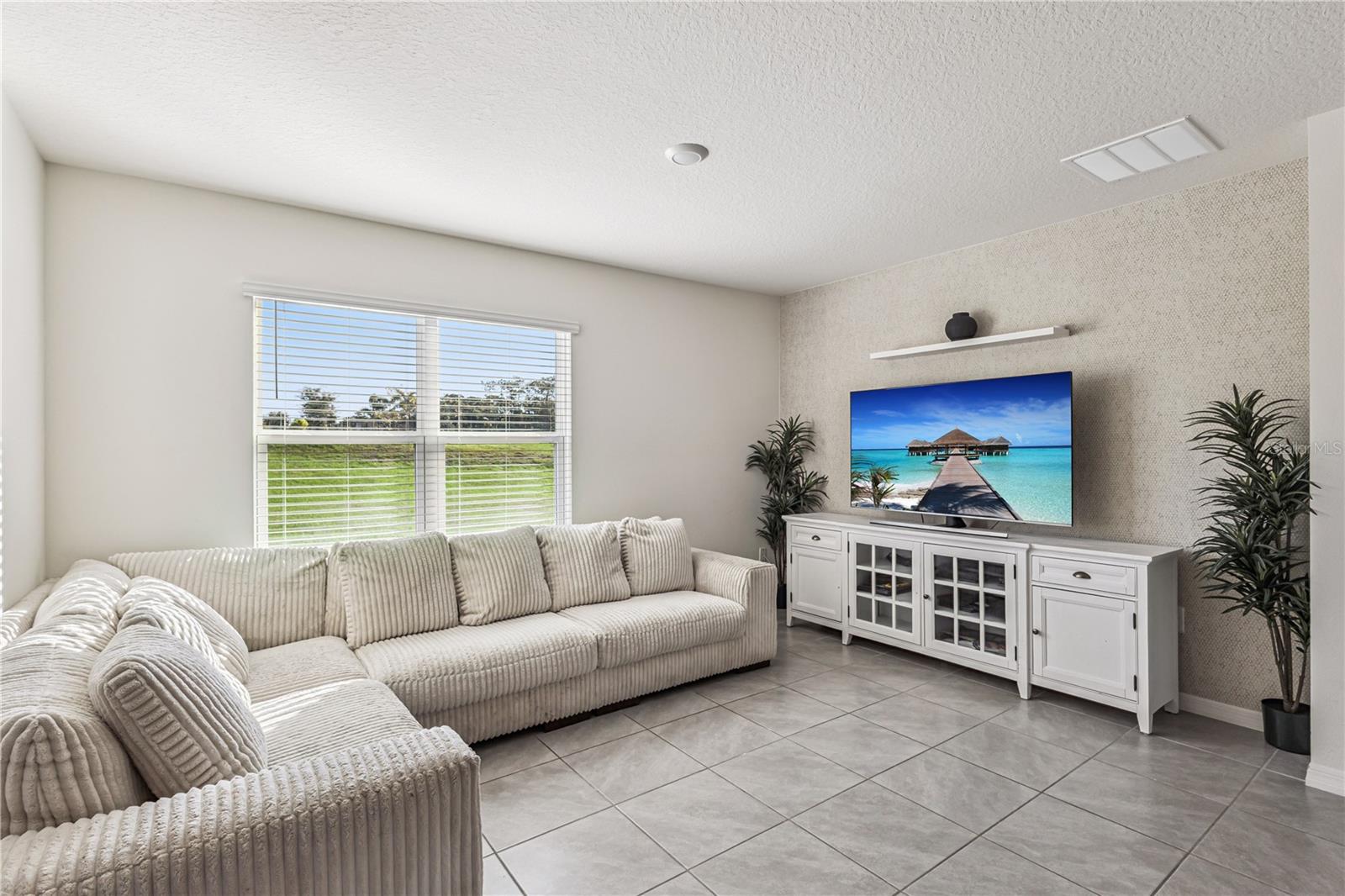 Image 4 of 47 For 462 Baroness Way