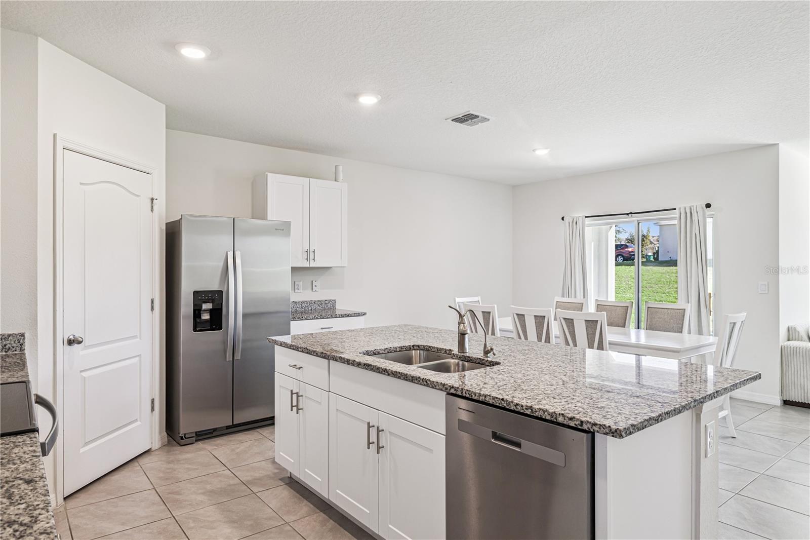 Image 8 of 47 For 462 Baroness Way