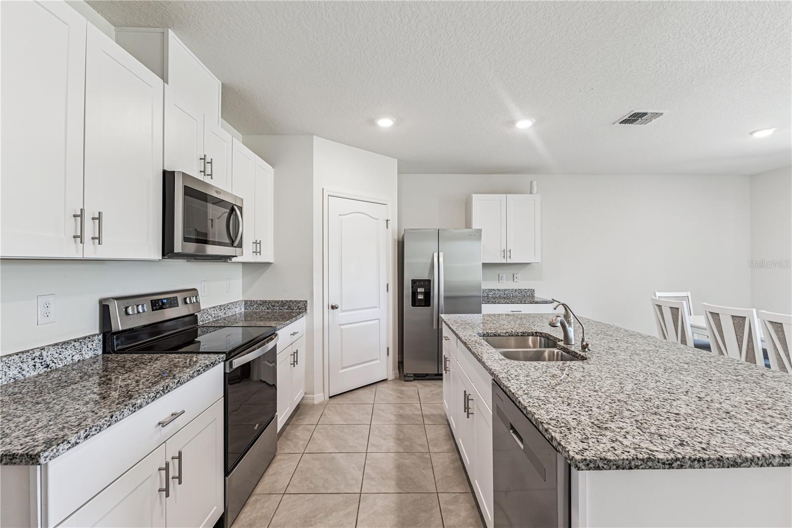 Image 9 of 47 For 462 Baroness Way