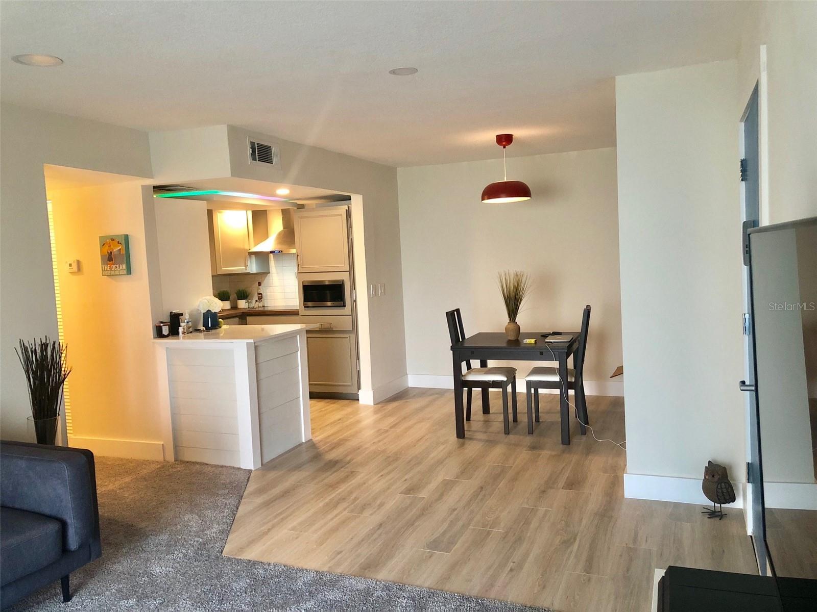 Image 5 of 11 For 954 Lake Destiny Road E