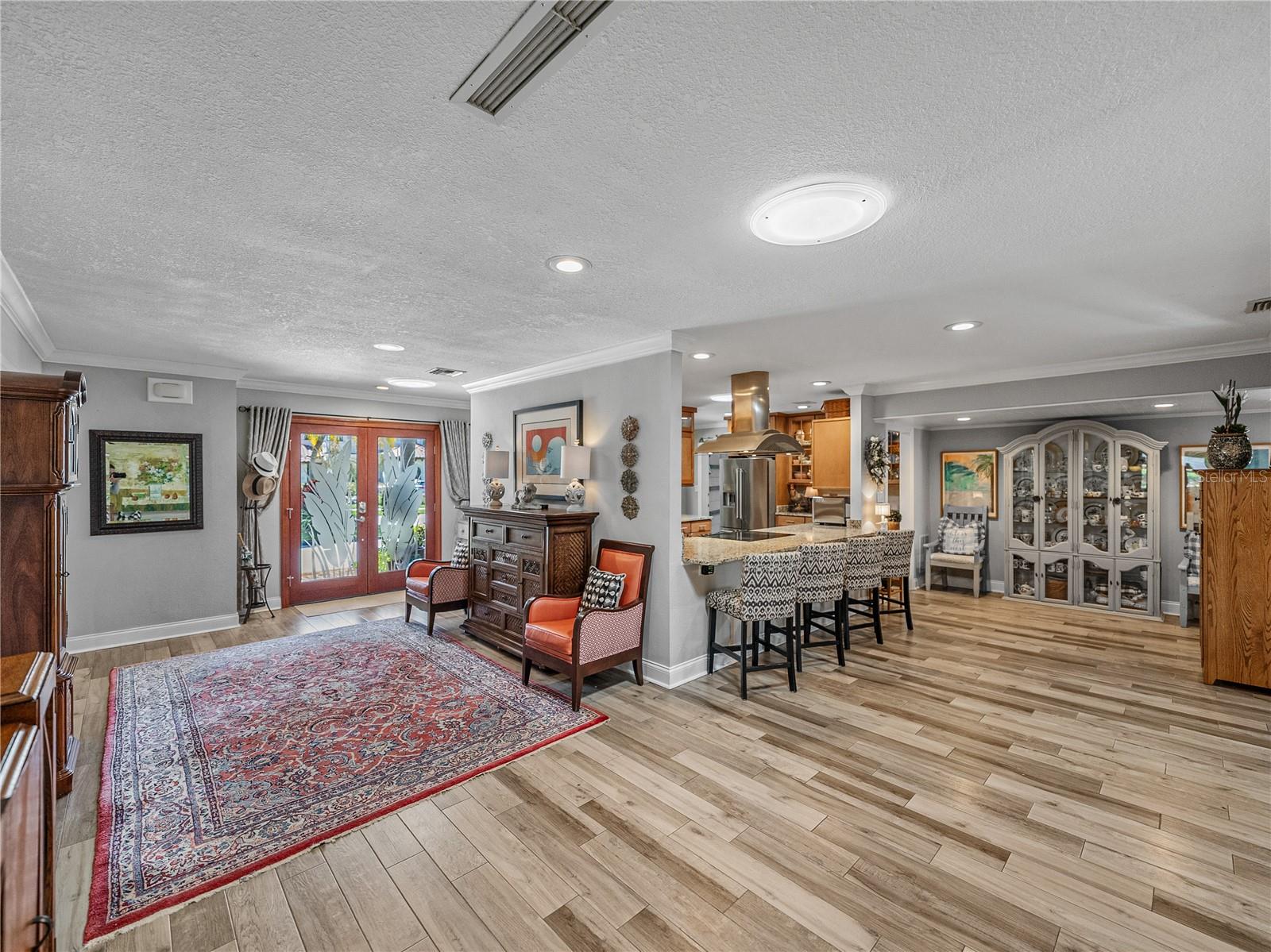 Image 14 of 87 For 650 Poinsettia Road