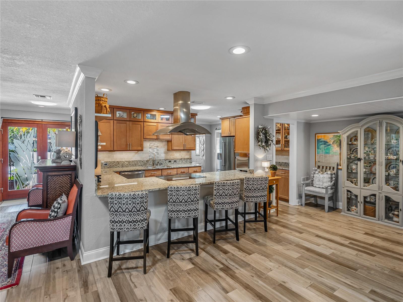 Image 16 of 87 For 650 Poinsettia Road