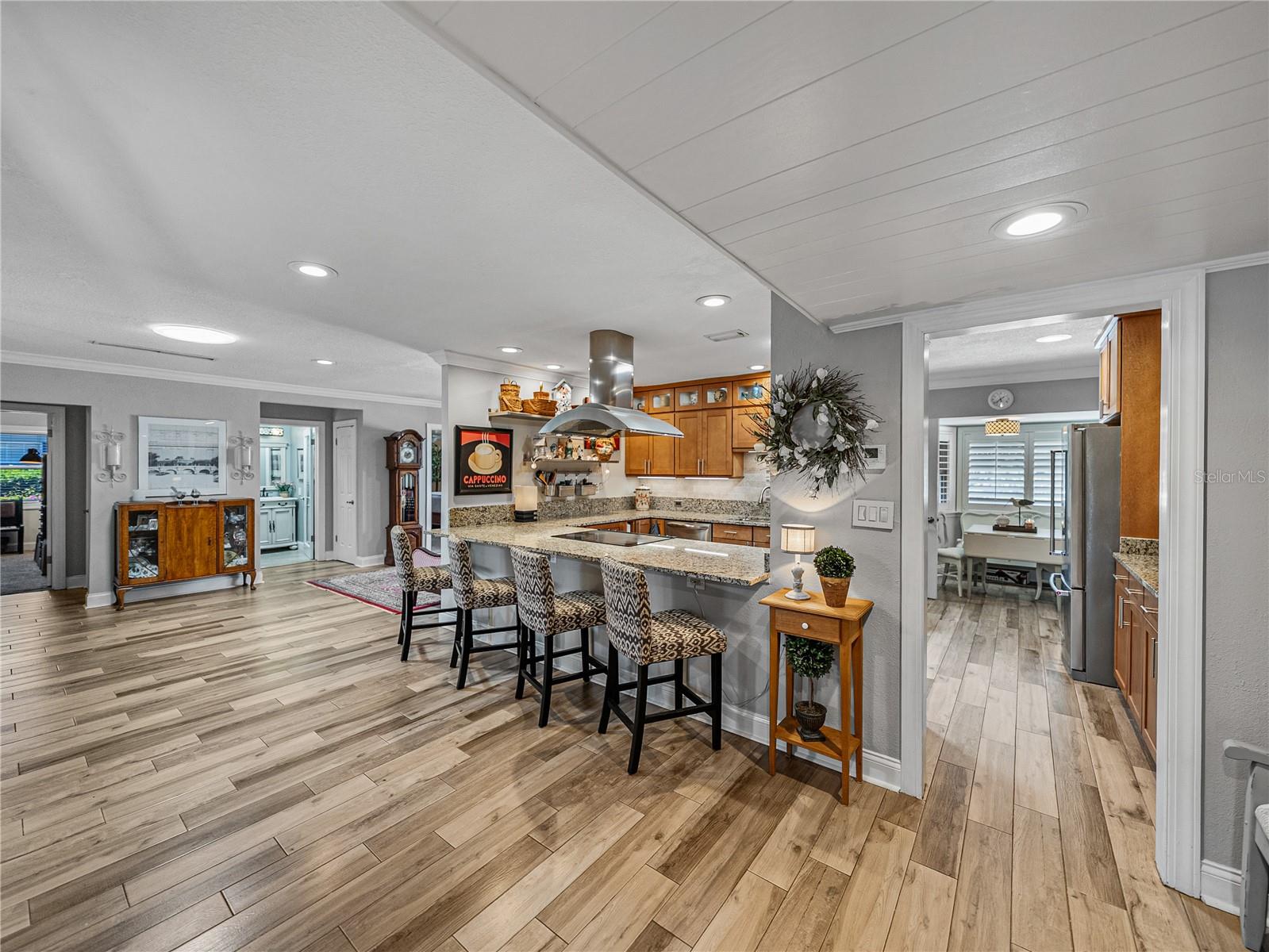 Image 18 of 87 For 650 Poinsettia Road